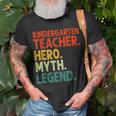 Kindergarten Lehrer Held Mythos Legende Vintage Lehrertag T-Shirt Geschenke für alte Männer