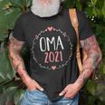 Oma 2021 T-Shirt Schwarz mit Herzen & Kranz-Design, Geschenk für Großmütter Geschenke für alte Männer