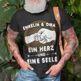 Oma Und Enkelin Ein Herz Und Eine Seele Oma T-Shirt Geschenke für alte Männer