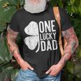 Mens One Lucky Dad Vintage St Patrick Day T-Shirt Gifts for Old Men