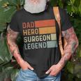 Retro-Sonnenuntergang-Chirurg-Vati T-Shirt Geschenke für alte Männer