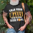 Schnapp Dir Deine Eier Wir Spielen Beer Pong Beer Drinker T-Shirt Geschenke für alte Männer