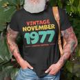 Vintage 1977 November Legend Born In November 1977 Geburtstag T-Shirt Geschenke für alte Männer