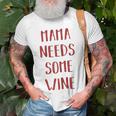Damen Mama Needs Some Wine Mama Wein T-Shirt Geschenke für alte Männer