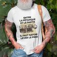 Entre La Pétanque Et Le Pastis T-Shirt Geschenke für alte Männer