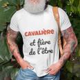 Weißes T-Shirt CAVALIÈRE et fière de l'être für Reitsportfans Geschenke für alte Männer